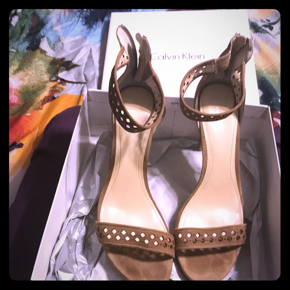 Tan heels in suede. Calvin Klein Size 11